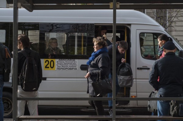 Воронежцам пришлось ехать на работу в переполненных маршрутках