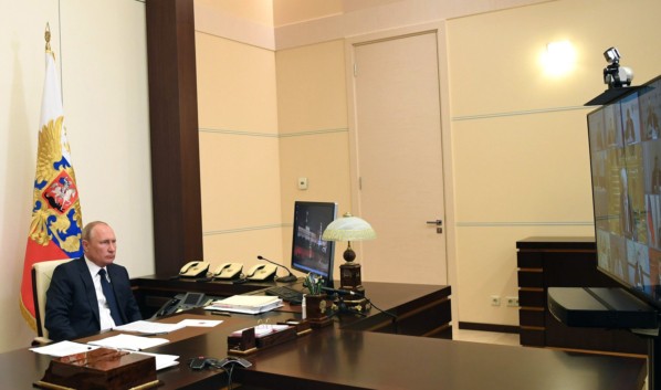 Путин: Семьи на каждого ребенка от 3 до 16 лет получат по 10 000 рублей