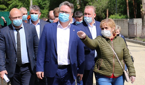 Мэр Воронежа Вадим Кстенин проверил, как идет благоустройство дворов в рамках нацпроекта