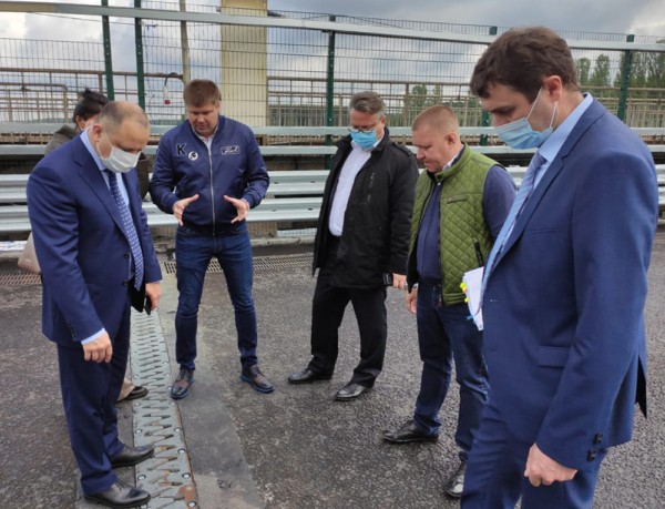 В Воронеже первые машины проехали по открытому после капремонта мосту