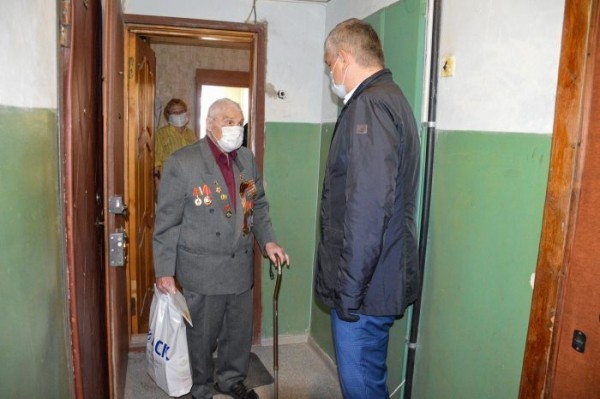 Команда ДСК поздравила ветеранов с Днем Победы