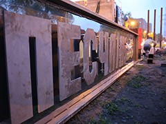 В Воронеже завершаются работы по установке указателя &laquo;Песчаный лог&raquo;