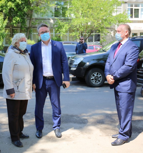 Мэр Воронежа Вадим Кстенин проверил, как идет благоустройство дворов в рамках нацпроекта