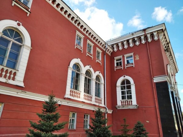 Бывший Дом офицеров &mdash; забрали у военных, чтобы загубить?