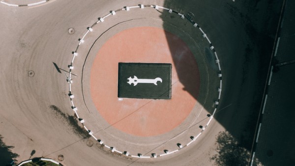 Художники создали в центре Воронежа стеклянный ключ Столля высотой с дом