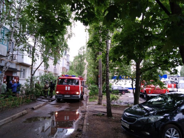 Замусоренный подвал загорелся в воронежской пятиэтажке
