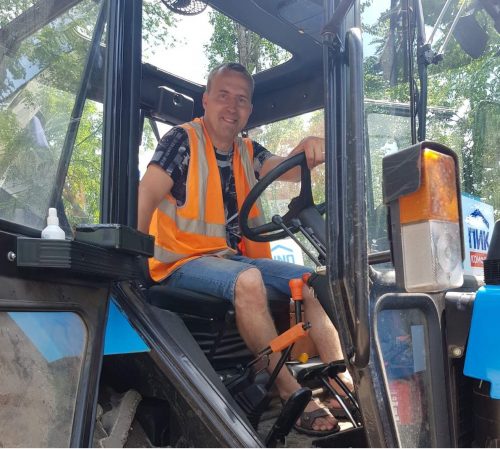 Крупные воронежские УК возобновили полив дворов в зной