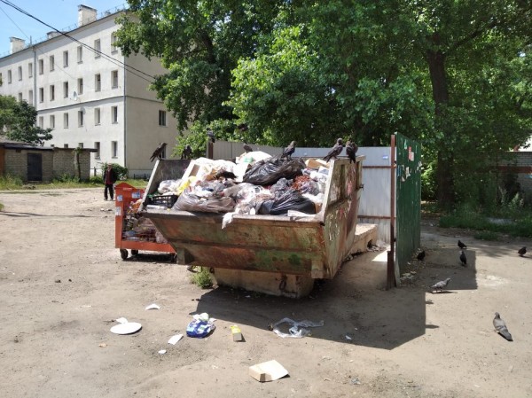 &laquo;На нас положили большой &hellip;&raquo;. Жители Ленинского проспекта о своем дворе говорят только непечатными словами