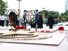 В Воронеже в День памяти и скорби возложили цветы и венки к могиле Неизвестного солдата