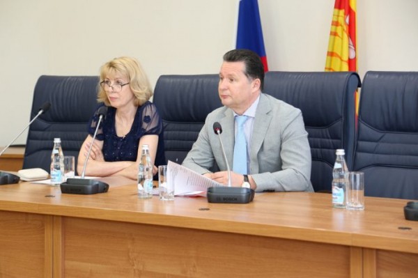 Городскому чиновнику вручили награду