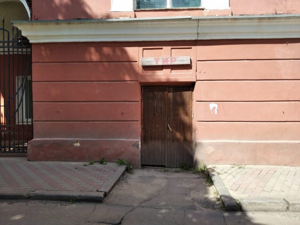 Умирает, но не сдается. Посмотрим 14 фото, что стало с Домом офицеров через девять лет после смены владельца