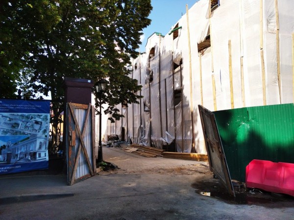 Реставрация поликлиники для раковых больных отложена на неопределенный срок &mdash; фасад здания не угодил правительству