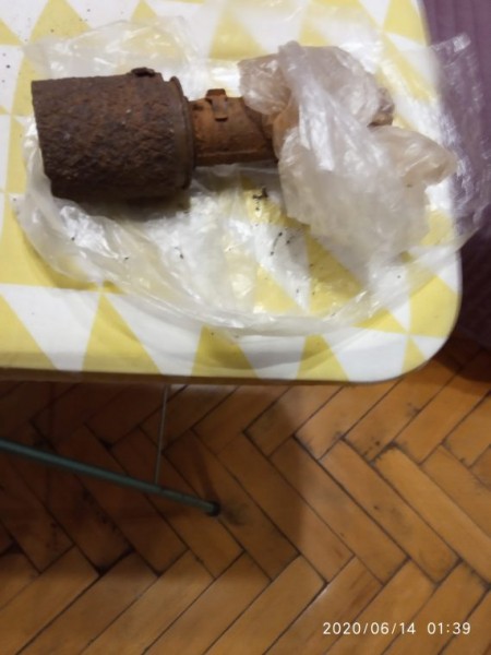 Появились фото гранаты и записки из квартиры жительницы Воронежа, выступающей за снос известного ресторана &laquo;Восток&raquo;