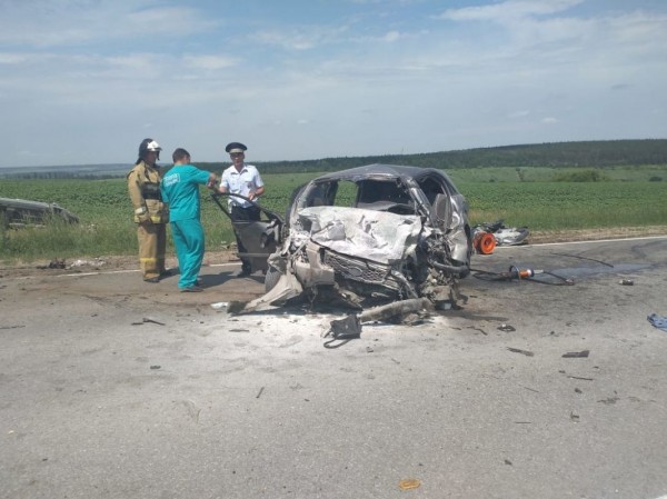 В страшной аварии в Черноземье погиб священник и его семья