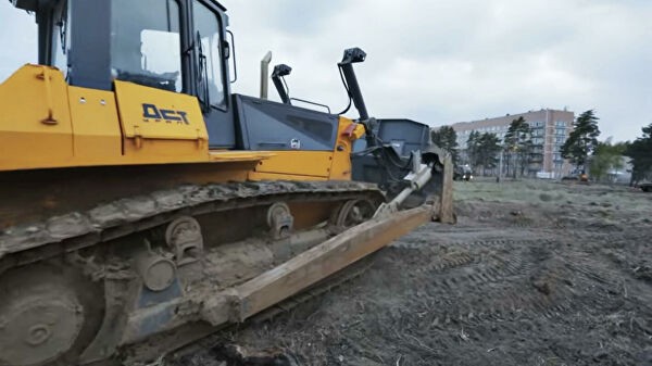 В Воронеже на площадке возведения медцентра обработали спецтехнику