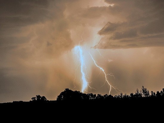 Воронежцы поделились фото и видео ночной грозы