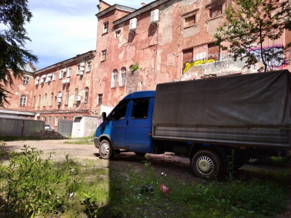 Умирает, но не сдается. Посмотрим 14 фото, что стало с Домом офицеров через девять лет после смены владельца