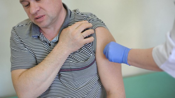 В России разрешили испытание вакцины от коронавируса на людях