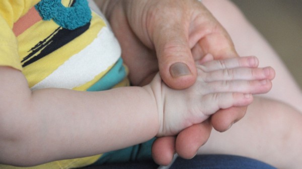 Путин вдвое повысил пособие по уходу за первым ребенком