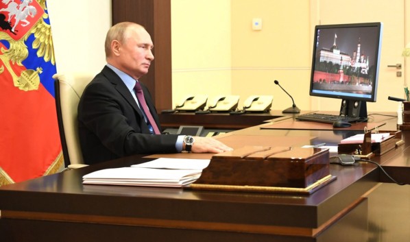 Владимир Путин: Россия выходит из ситуации с коронавирусом уверенно и с минимальными потерями