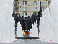 Вечный огонь вернулся на обновленную площадь Победы