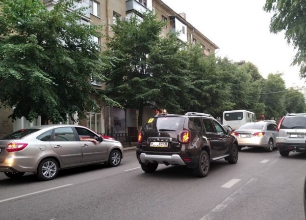 Бизнесмен строит офис-громилу на узкой Никитинской (ФОТО)