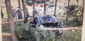 В Воронеже &laquo;Форд&raquo; снёс столб и влетел в деревья: водитель погиб