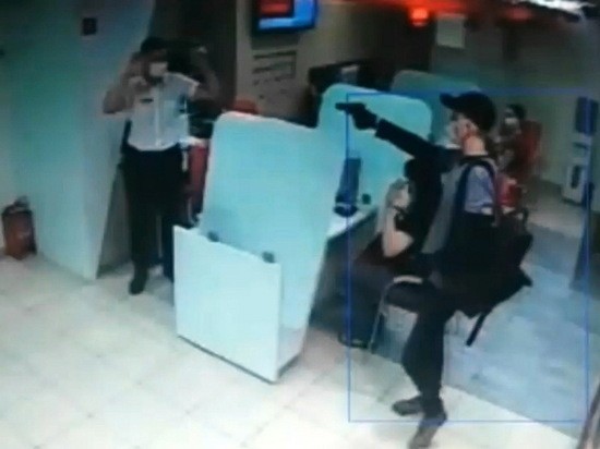 В сети появилась видеозапись ограбления банка в Воронеже