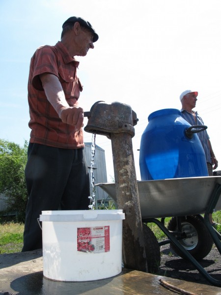 В селе под Воронежем колонки с водой решили сделать платными
