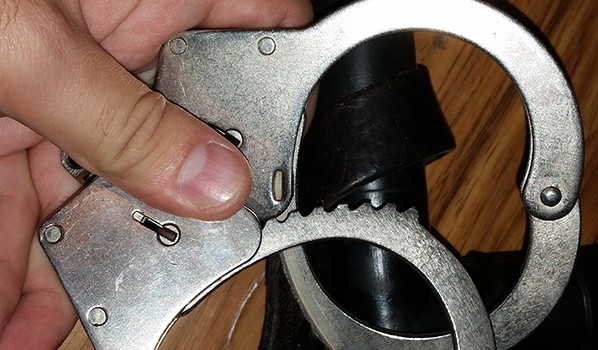 Поймали воронежца, на Олимпийском бульваре укравшего из авто магнитолу и мобильник