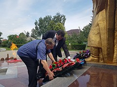 В Воронеже в День памяти и скорби возложили цветы и венки к могиле Неизвестного солдата