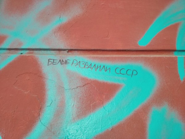 Умирает, но не сдается. Посмотрим 14 фото, что стало с Домом офицеров через девять лет после смены владельца