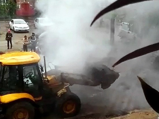 В Воронежском дворе загорелся снаряд времен войны