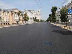 На перекрытом для движения участке проспекта Революции уложили верхний слой дорожного покрытия