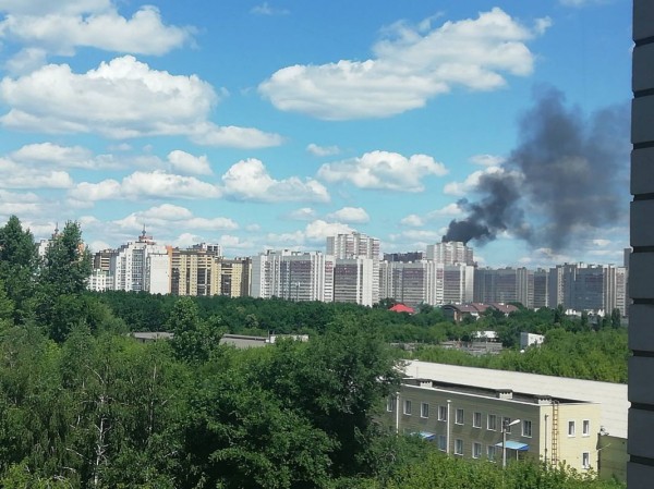 Чёрный дым в строящемся доме на Олимпийском бульваре напугал воронежцев