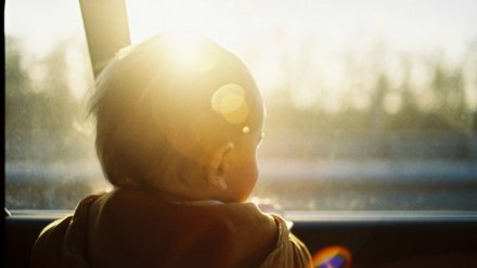 В Воронежской области инспекторы ГИБДД выручили застрявшую на трассе женщину с детьми