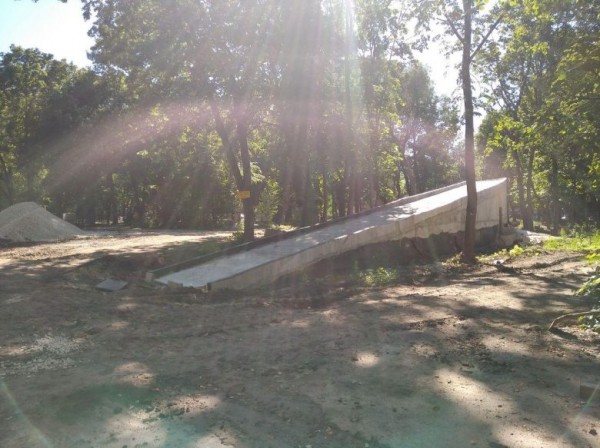 Парк &laquo;Орлёнок&raquo; оброс сорняком и недостроенными объектами