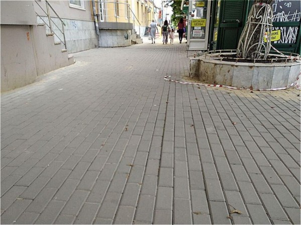 В Воронеже дорожники уберут с обновленных тротуаров оставленный песок