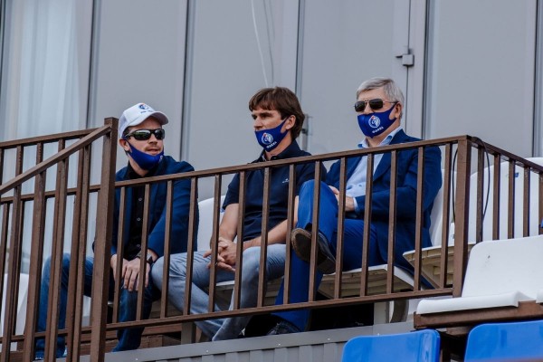 На первый матч &laquo;Факела&raquo; болельщиков будут пускать только в масках и перчатках
