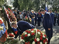 В Воронеже возложили цветы и венки к памятнику &laquo;Воронеж &ndash; родина ВДВ&raquo;