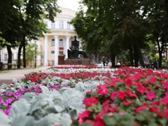 В сквере имени Бунина ведутся работы по устройству системы автополива