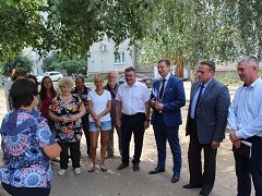 В Левобережном районе руководитель управы района Вадим Башилов провел инспекционный объезд дворовых территорий