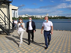 Вадим Кстенин и Евгения Уваркина посетили воронежский спортивный кластер на дамбе
