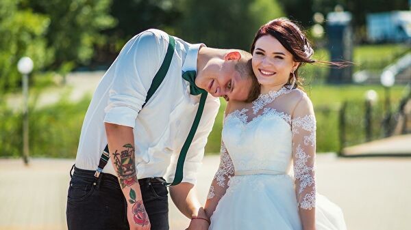 "Чуйка сработала, понимаете". Истории людей, поженившихся вслепую