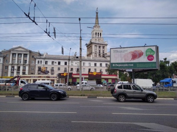 Кафешки Андрея Прытыкина испортили архитектурный облик известной сталинки