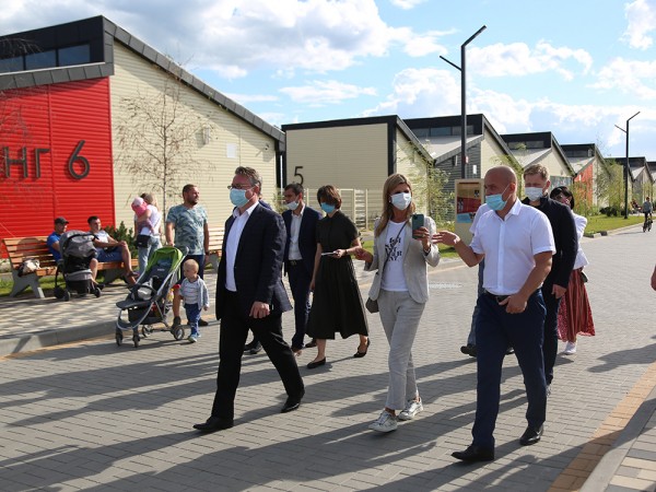 Вадим Кстенин и Евгения Уваркина посетили воронежский спортивный кластер на дамбе