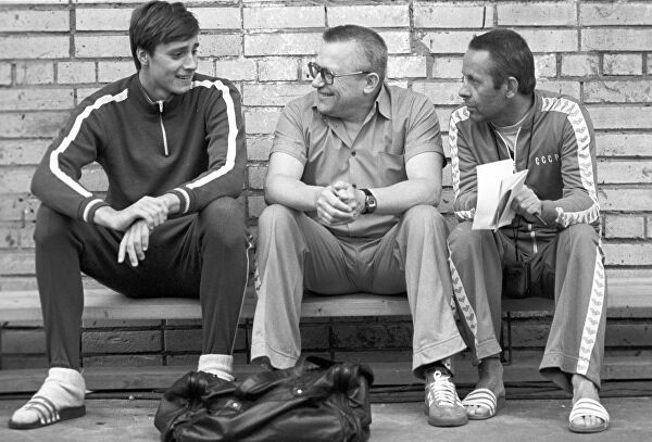 Знамя сборной пловцов. К 90-летию Сергея Вайцеховского