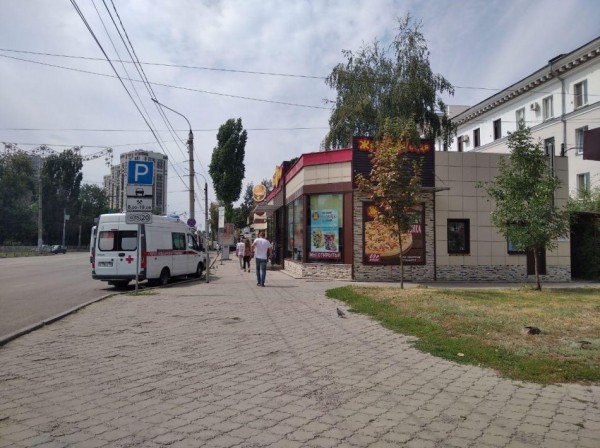 Кафешки Андрея Прытыкина испортили архитектурный облик известной сталинки