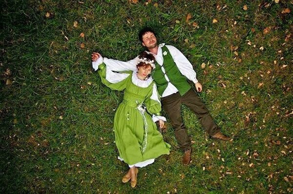 "Чуйка сработала, понимаете". Истории людей, поженившихся вслепую