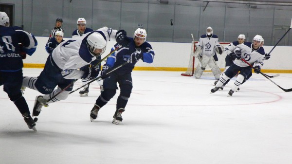 В Нововоронеже прошёл товарищеский матч Высшей хоккейной лиги